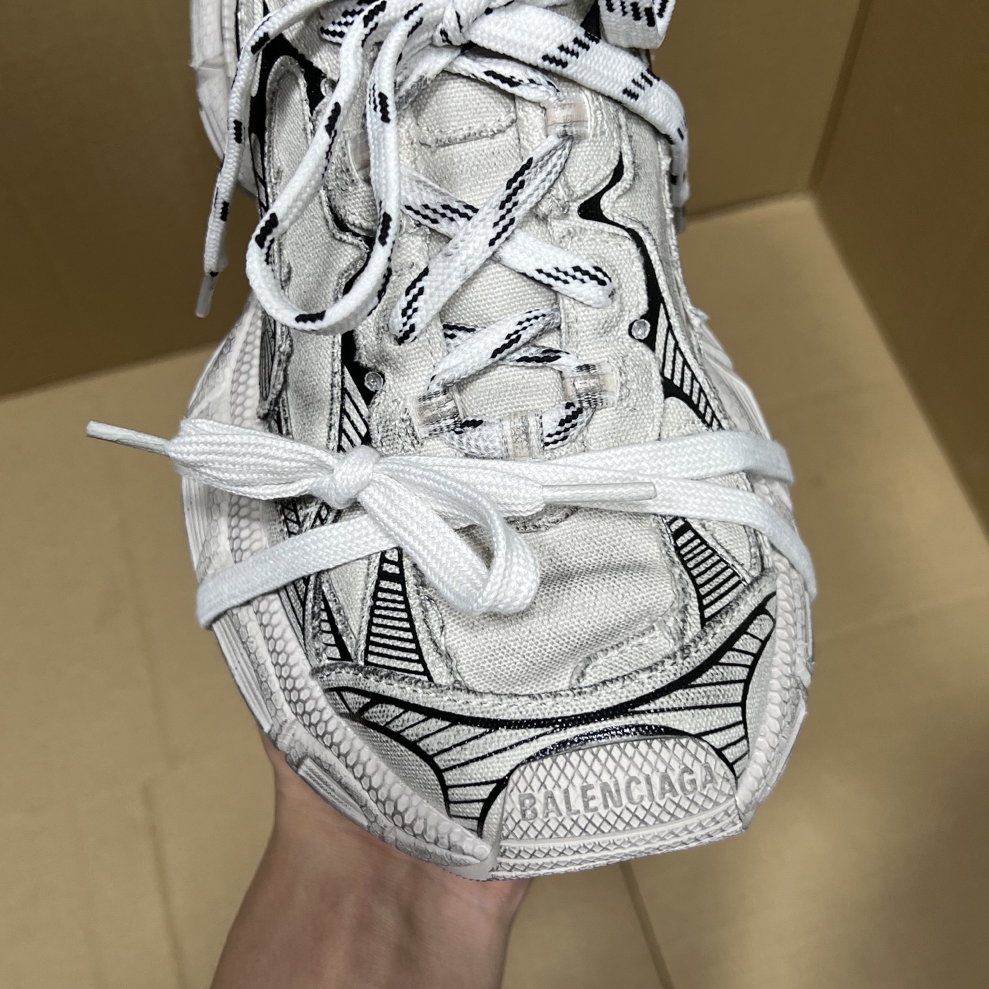 福利特价 
 Balenciaga 巴黎世家 3XL 颜色自取
货号：性价比
尺码：35 36 37 3
