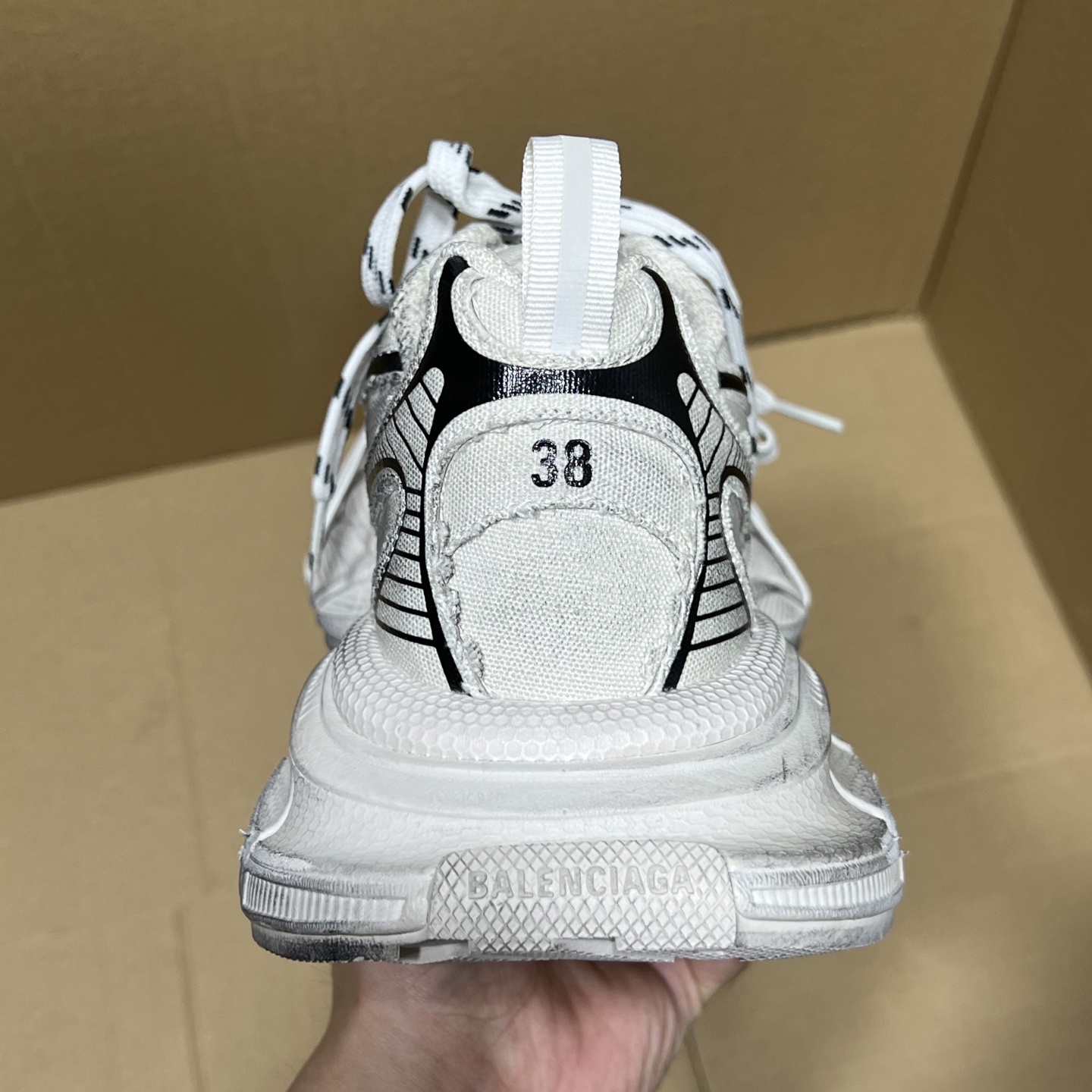 福利特价 
 Balenciaga 巴黎世家 3XL 颜色自取
货号：性价比
尺码：35 36 37 3