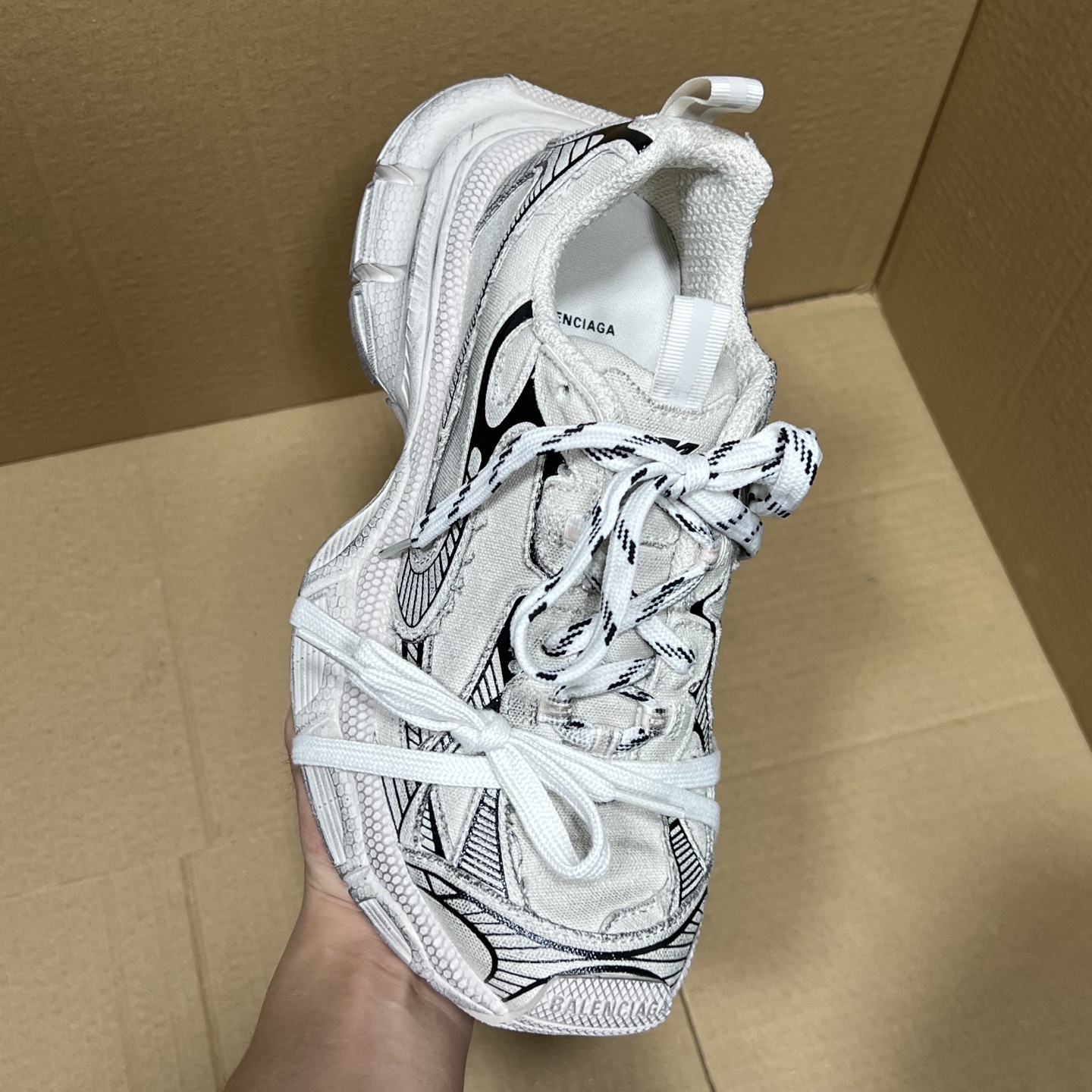 福利特价 
 Balenciaga 巴黎世家 3XL 颜色自取
货号：性价比
尺码：35 36 37 3