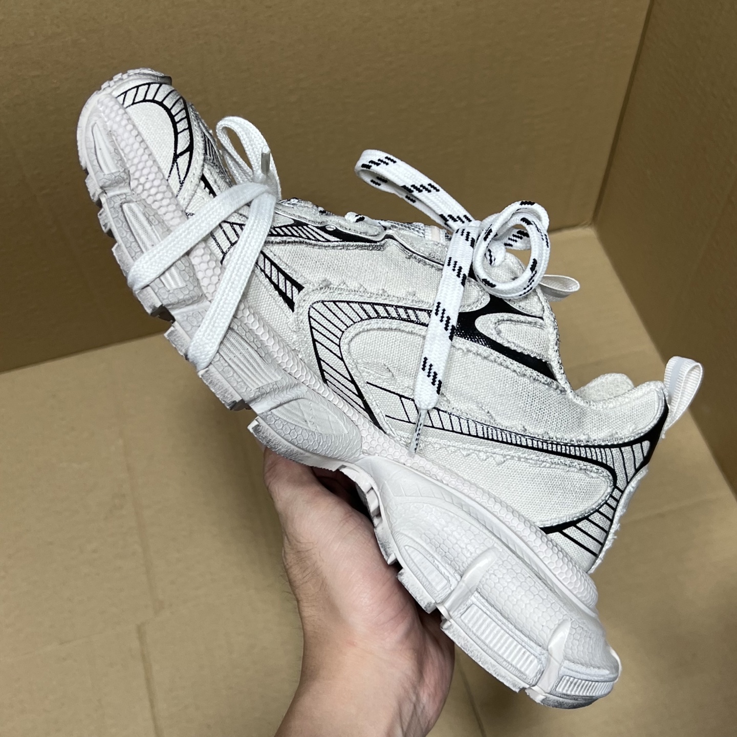 福利特价 
 Balenciaga 巴黎世家 3XL 颜色自取
货号：性价比
尺码：35 36 37 3