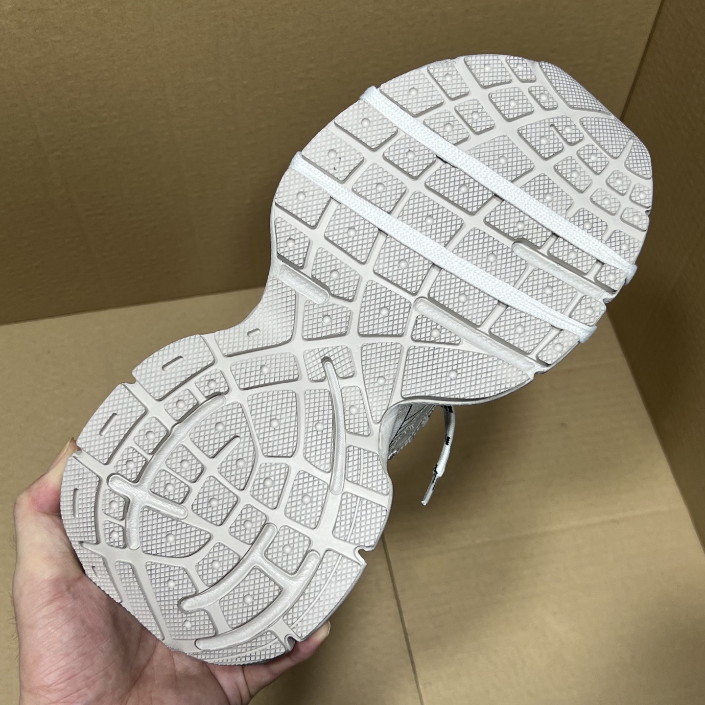 福利特价 
 Balenciaga 巴黎世家 3XL 颜色自取
货号：性价比
尺码：35 36 37 3