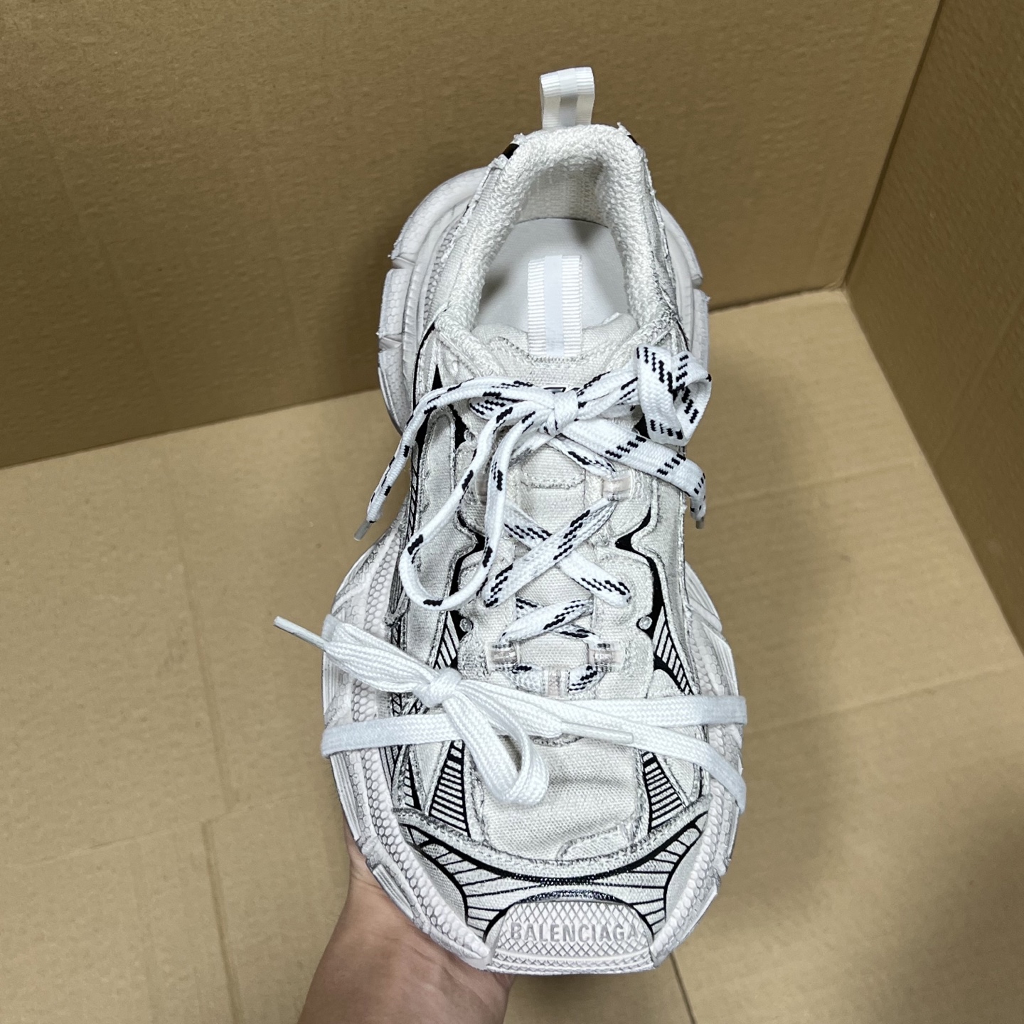 福利特价 
 Balenciaga 巴黎世家 3XL 颜色自取
货号：性价比
尺码：35 36 37 3