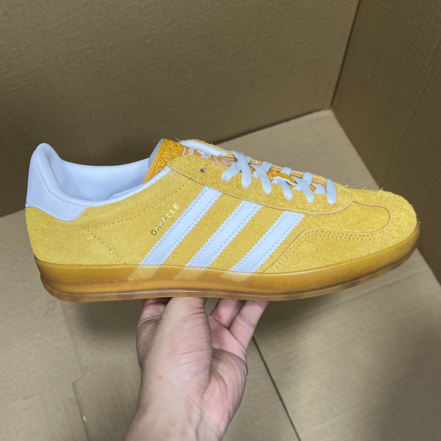 
Originals Gazelle Indoor  防滑低帮T头德训鞋 GZ复古系列 黄白 HQ871