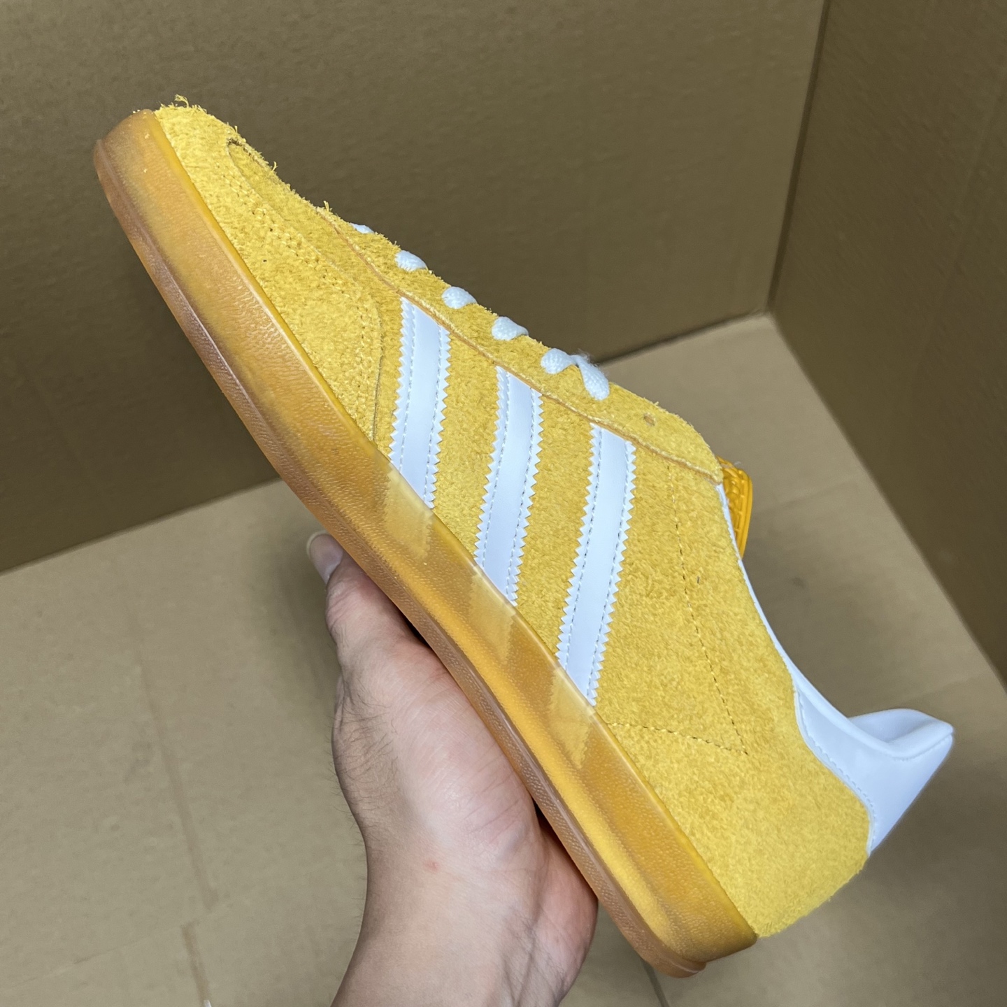 
Originals Gazelle Indoor  防滑低帮T头德训鞋 GZ复古系列 黄白 HQ871