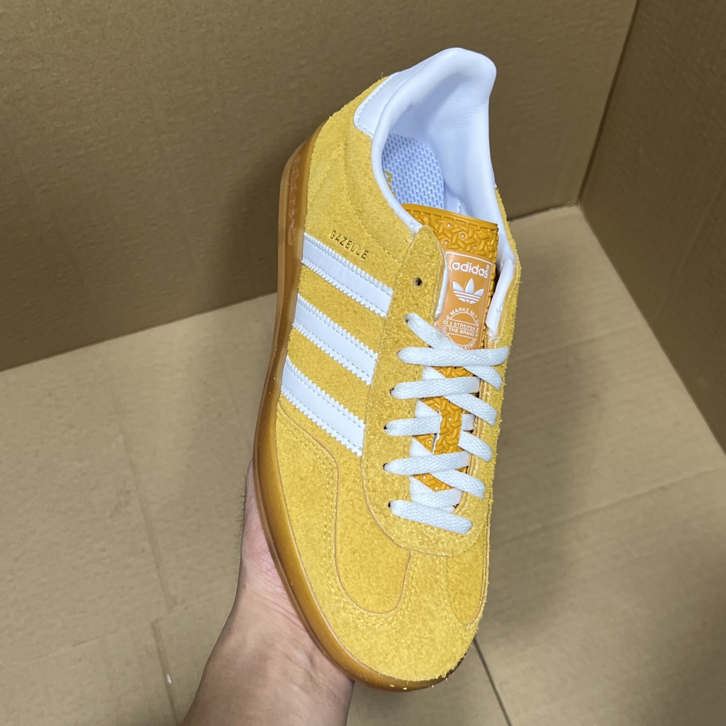 
Originals Gazelle Indoor  防滑低帮T头德训鞋 GZ复古系列 黄白 HQ871