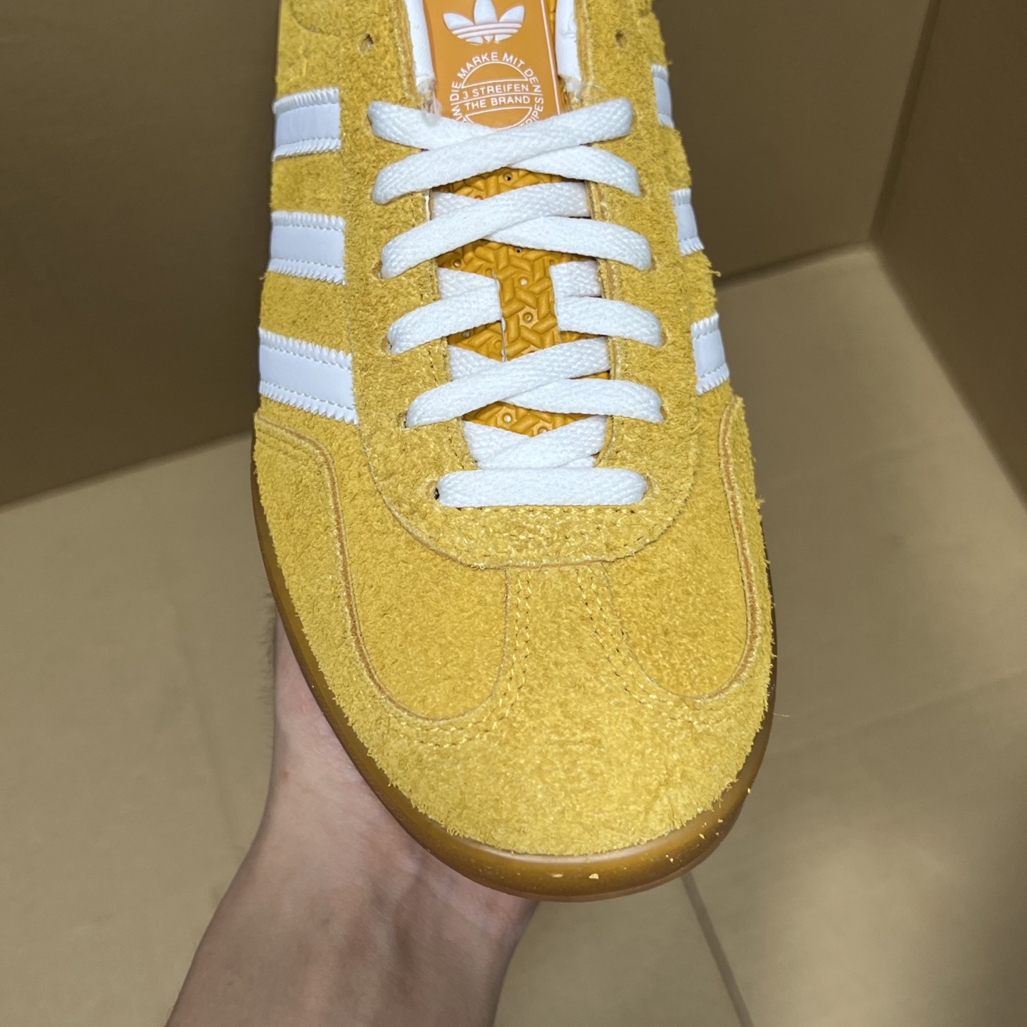 
Originals Gazelle Indoor  防滑低帮T头德训鞋 GZ复古系列 黄白 HQ871