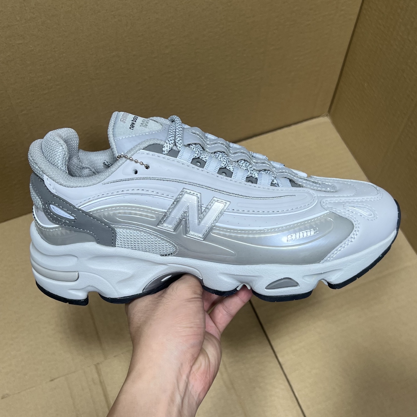 助力双十二活动!
DT版NB1000福利价格下调!
尺码36-45全码输出!
顶级大厂出品!绝对的好货福利!品质绝对是行业首屈一指的存在!原来200+,最后一波!白菜价开冲,转图必卖!