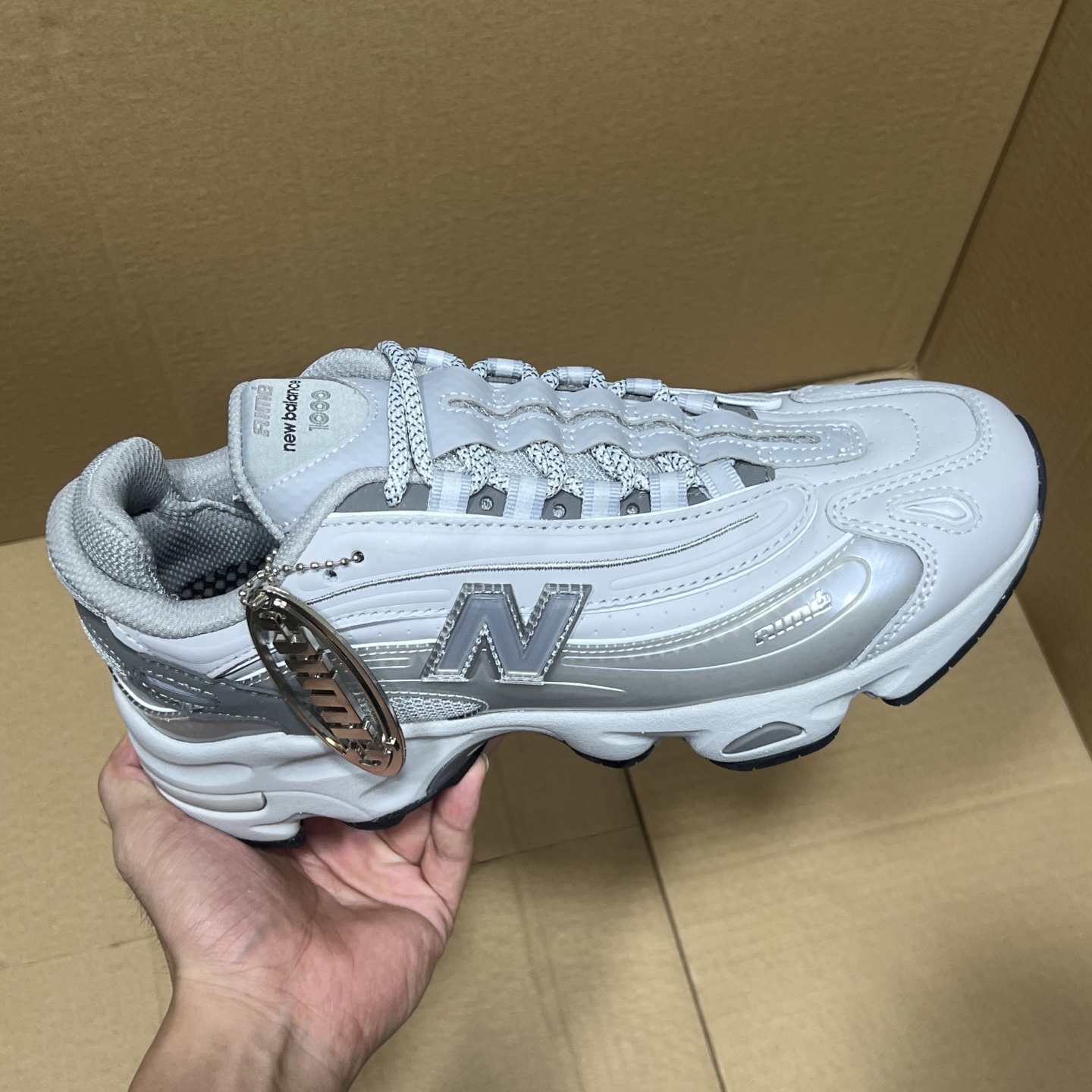 助力双十二活动!
DT版NB1000福利价格下调!
尺码36-45全码输出!
顶级大厂出品!绝对的好货福利!品质绝对是行业首屈一指的存在!原来200+,最后一波!白菜价开冲,转图必卖!