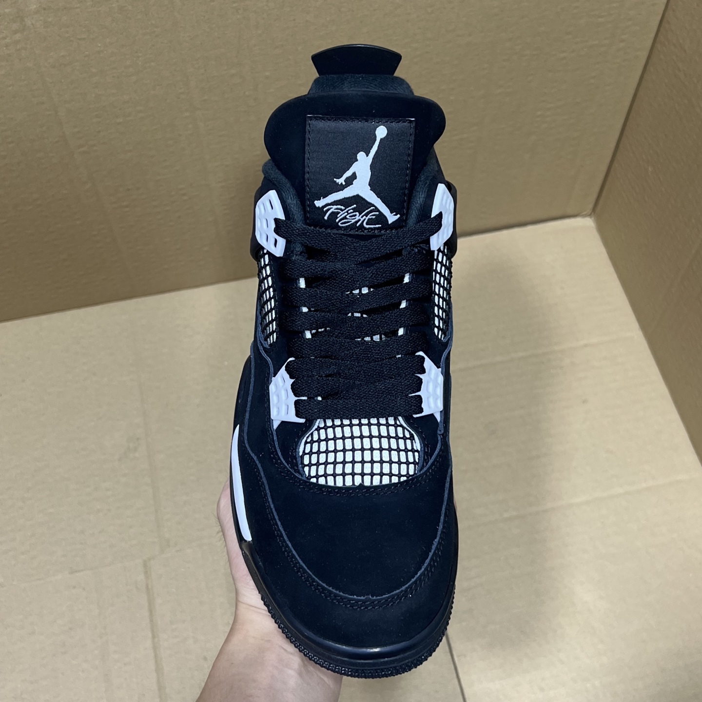 年度重磅福利！R1版AJ4系列特价！市场知名外贸R1版本！早期老的DT，懂的人都懂！品质 口碑一直在线！