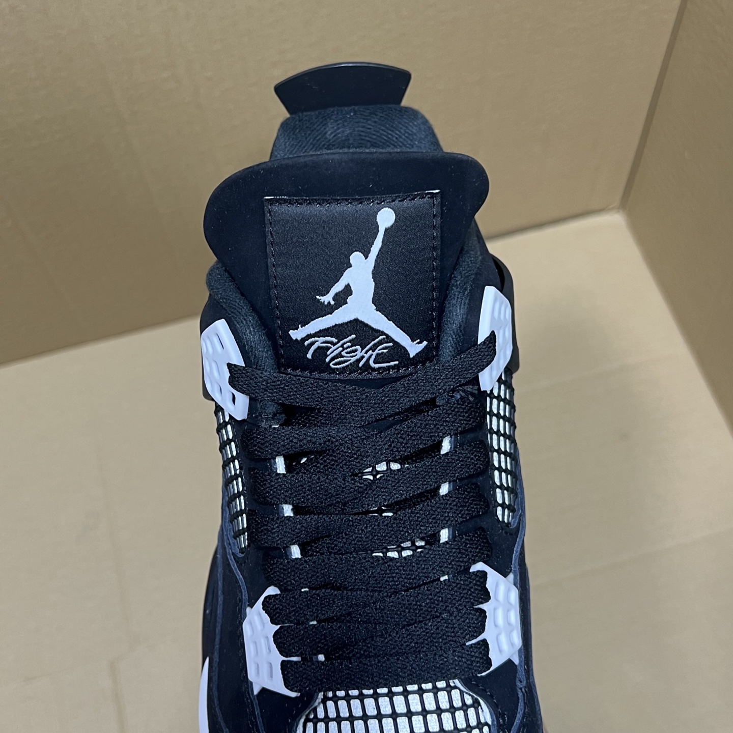 年度重磅福利！R1版AJ4系列特价！市场知名外贸R1版本！早期老的DT，懂的人都懂！品质 口碑一直在线！