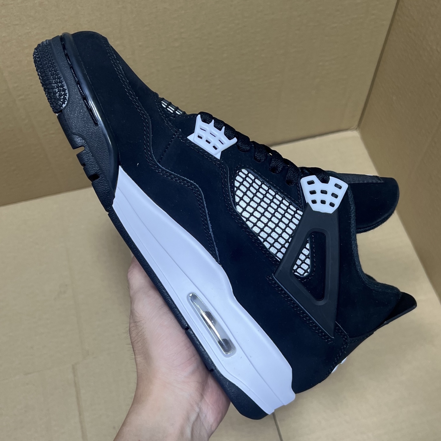 年度重磅福利！R1版AJ4系列特价！市场知名外贸R1版本！早期老的DT，懂的人都懂！品质 口碑一直在线！