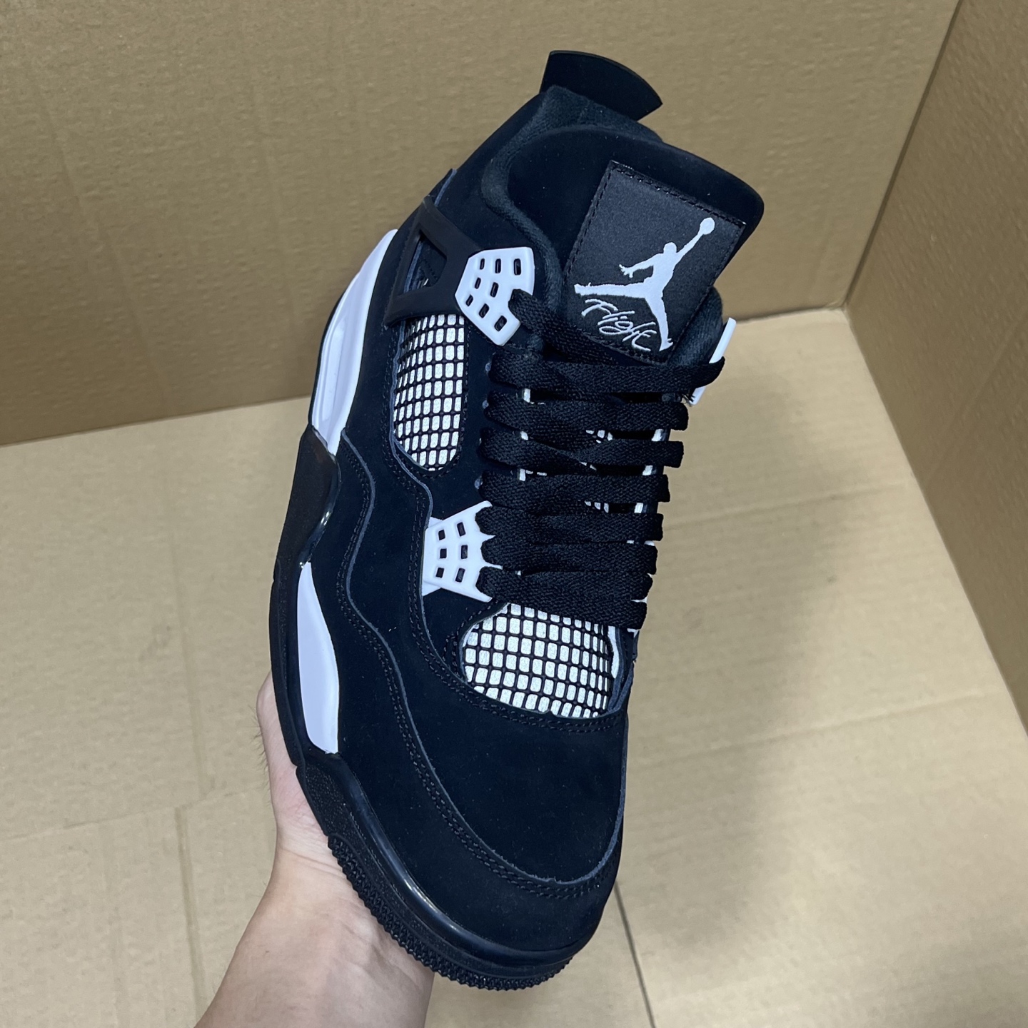 年度重磅福利！R1版AJ4系列特价！市场知名外贸R1版本！早期老的DT，懂的人都懂！品质 口碑一直在线！