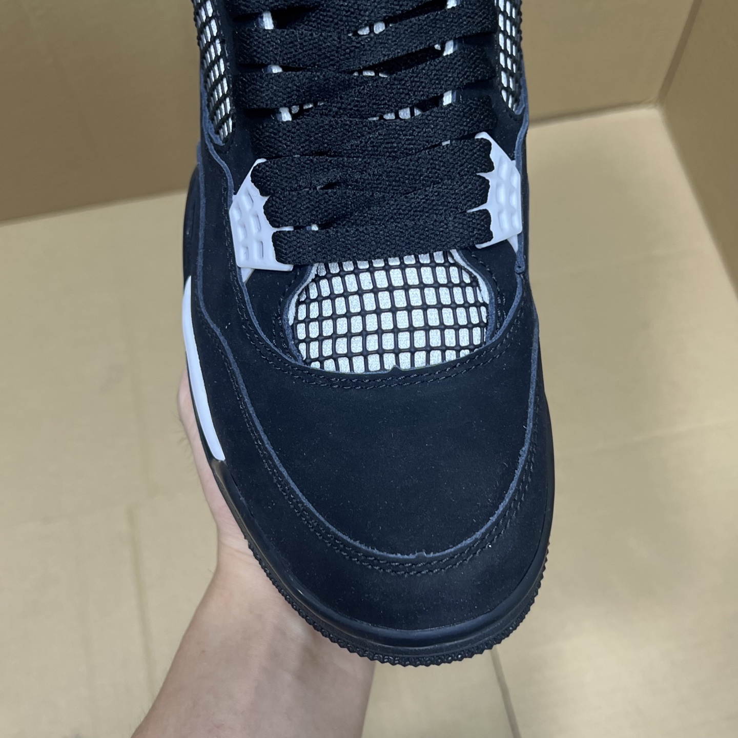 年度重磅福利！R1版AJ4系列特价！市场知名外贸R1版本！早期老的DT，懂的人都懂！品质 口碑一直在线！