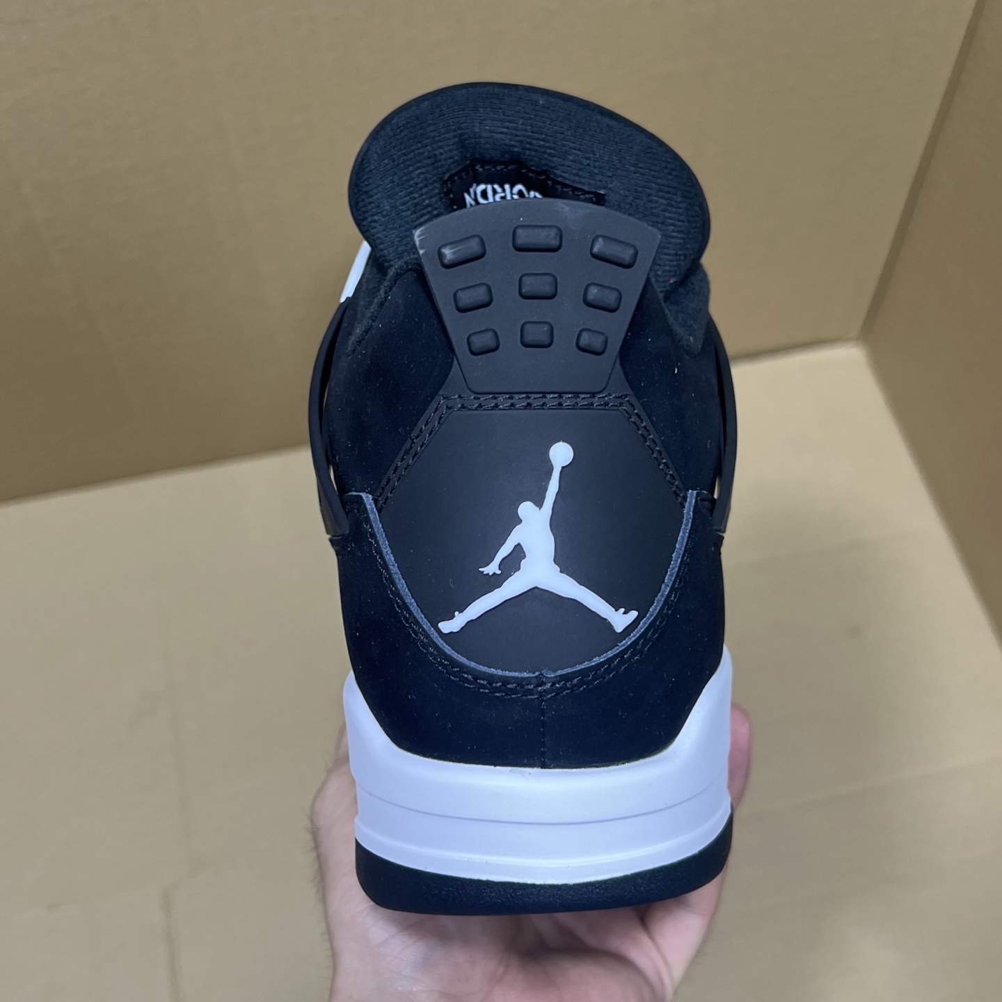 年度重磅福利！R1版AJ4系列特价！市场知名外贸R1版本！早期老的DT，懂的人都懂！品质 口碑一直在线！