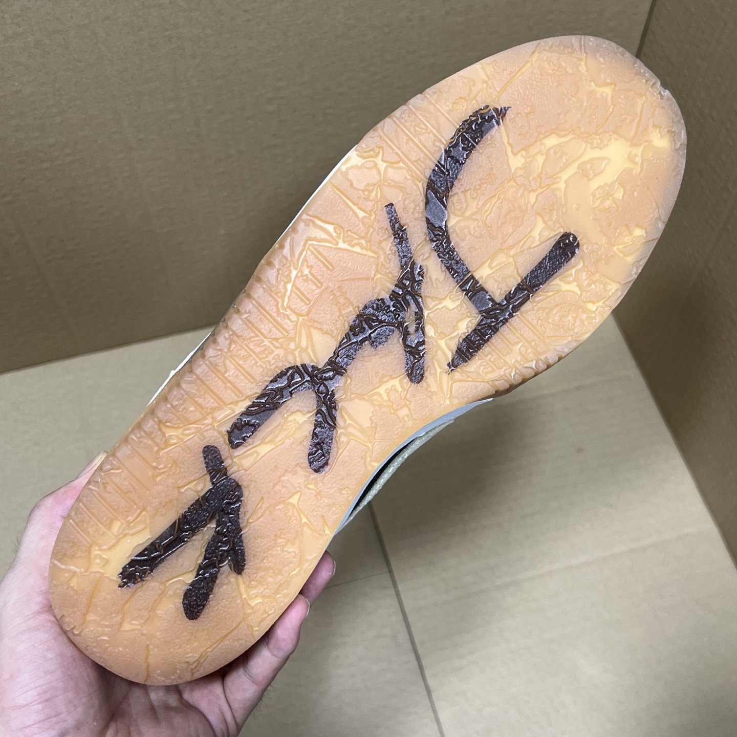 年度重磅福利！R1版AJ1倒勾中帮特价！市场知名外贸R1版本！早期老的DT，懂的人都懂！品质 口碑一直在