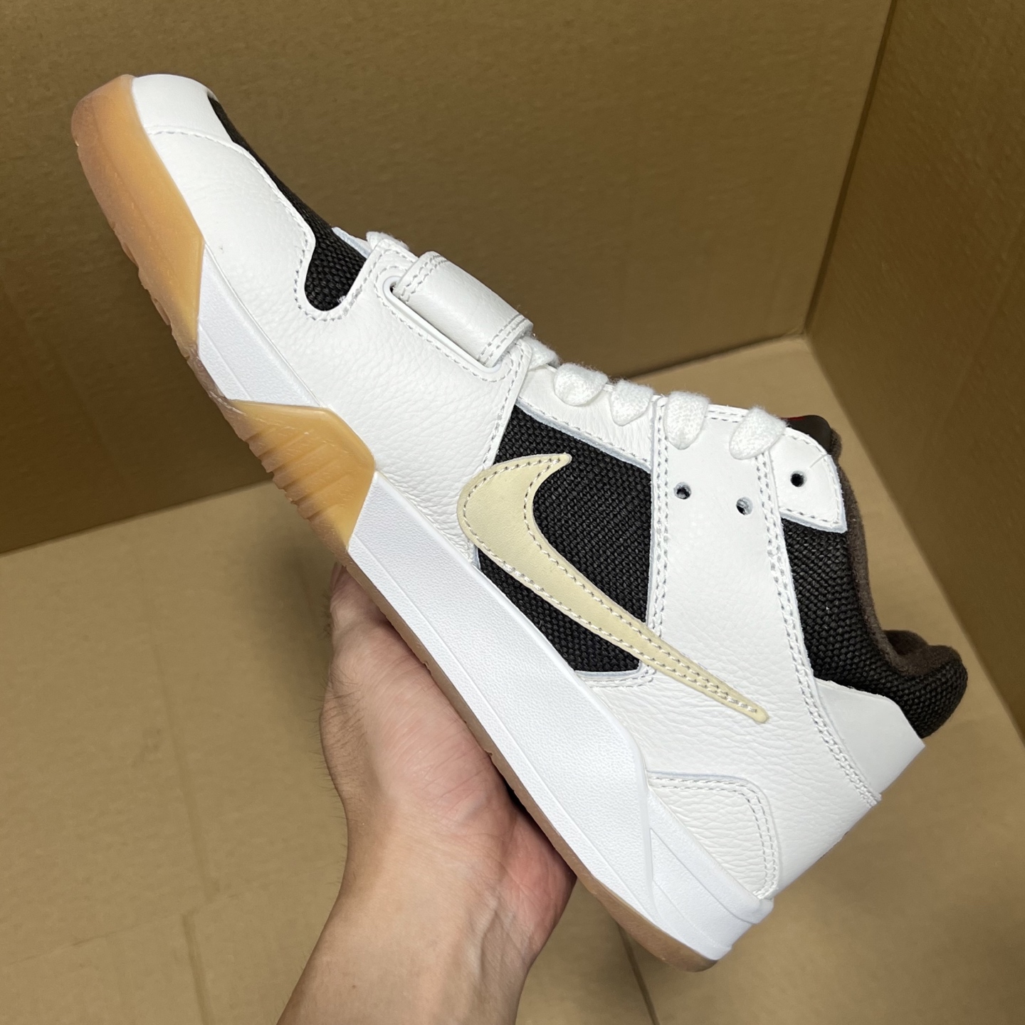 年度重磅福利！R1版AJ1倒勾中帮特价！市场知名外贸R1版本！早期老的DT，懂的人都懂！品质 口碑一直在