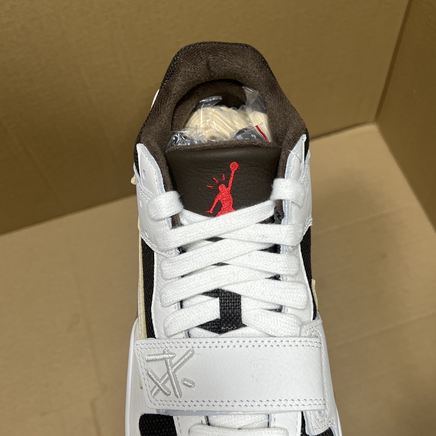 年度重磅福利！R1版AJ1倒勾中帮特价！市场知名外贸R1版本！早期老的DT，懂的人都懂！品质 口碑一直在