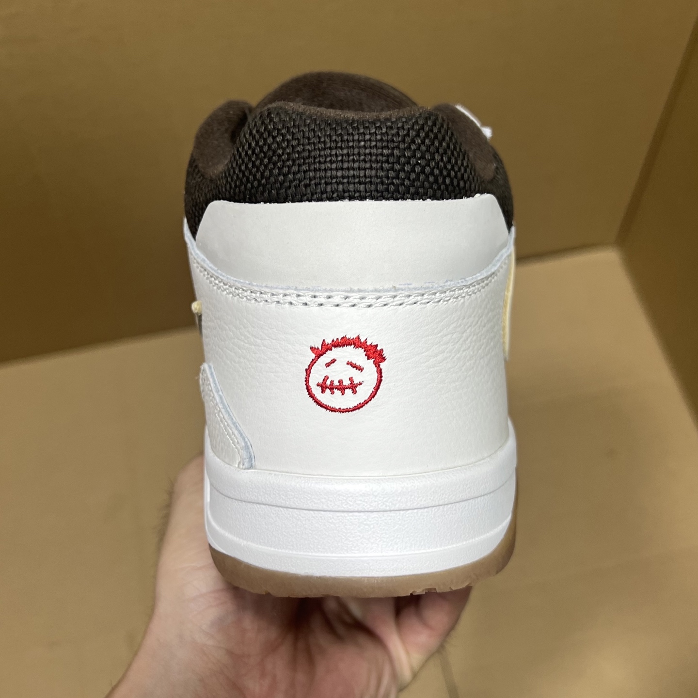 年度重磅福利！R1版AJ1倒勾中帮特价！市场知名外贸R1版本！早期老的DT，懂的人都懂！品质 口碑一直在