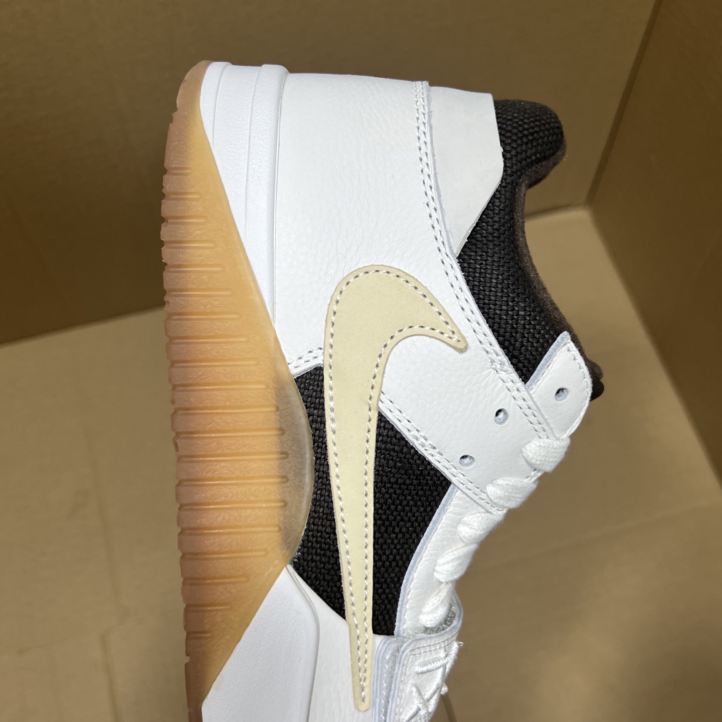 年度重磅福利！R1版AJ1倒勾中帮特价！市场知名外贸R1版本！早期老的DT，懂的人都懂！品质 口碑一直在