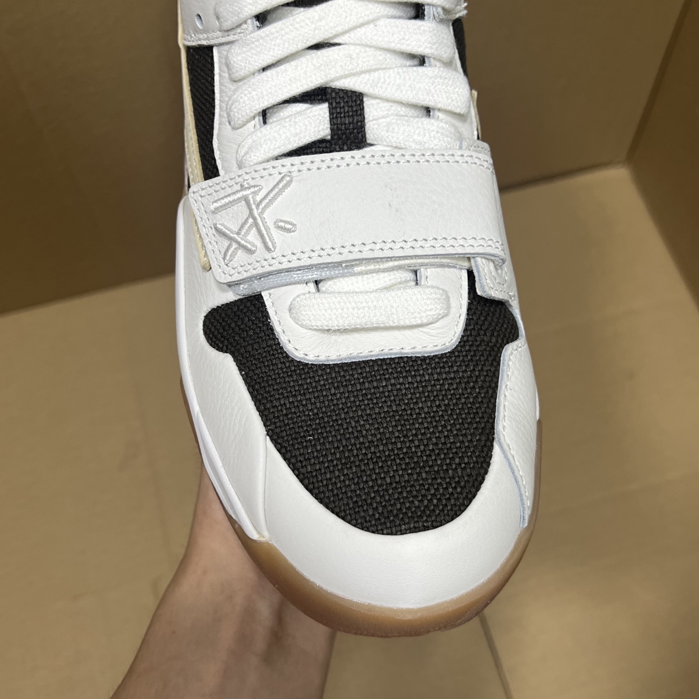 年度重磅福利！R1版AJ1倒勾中帮特价！市场知名外贸R1版本！早期老的DT，懂的人都懂！品质 口碑一直在