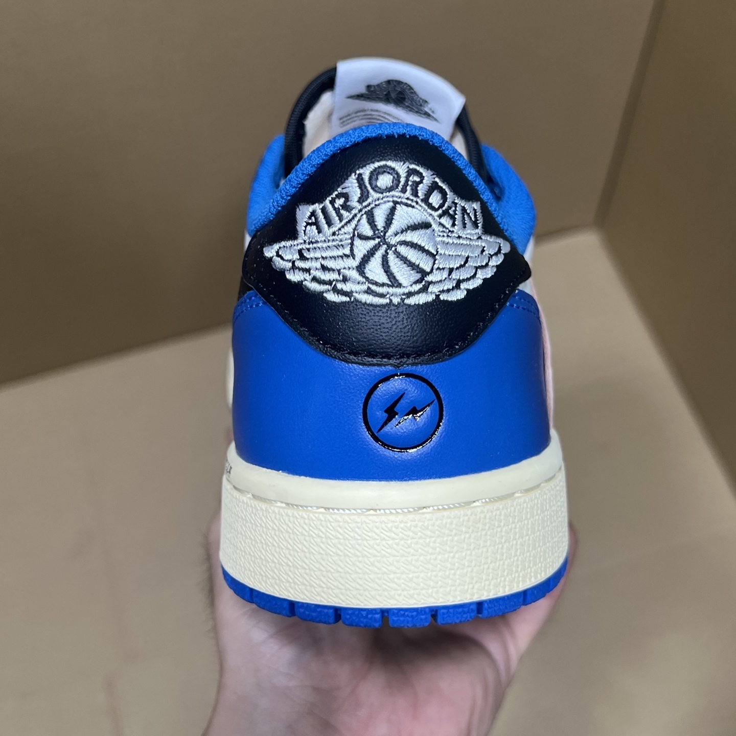 年度重磅福利！R1版AJ1倒勾低帮系列特价！市场知名外贸R1版本！早期老的DT，懂的人都懂！品质 口碑一