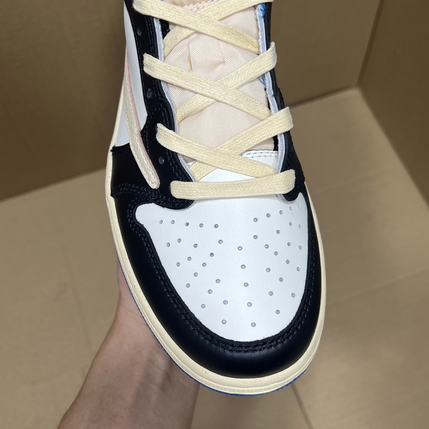 年度重磅福利！R1版AJ1倒勾低帮系列特价！市场知名外贸R1版本！早期老的DT，懂的人都懂！品质 口碑一