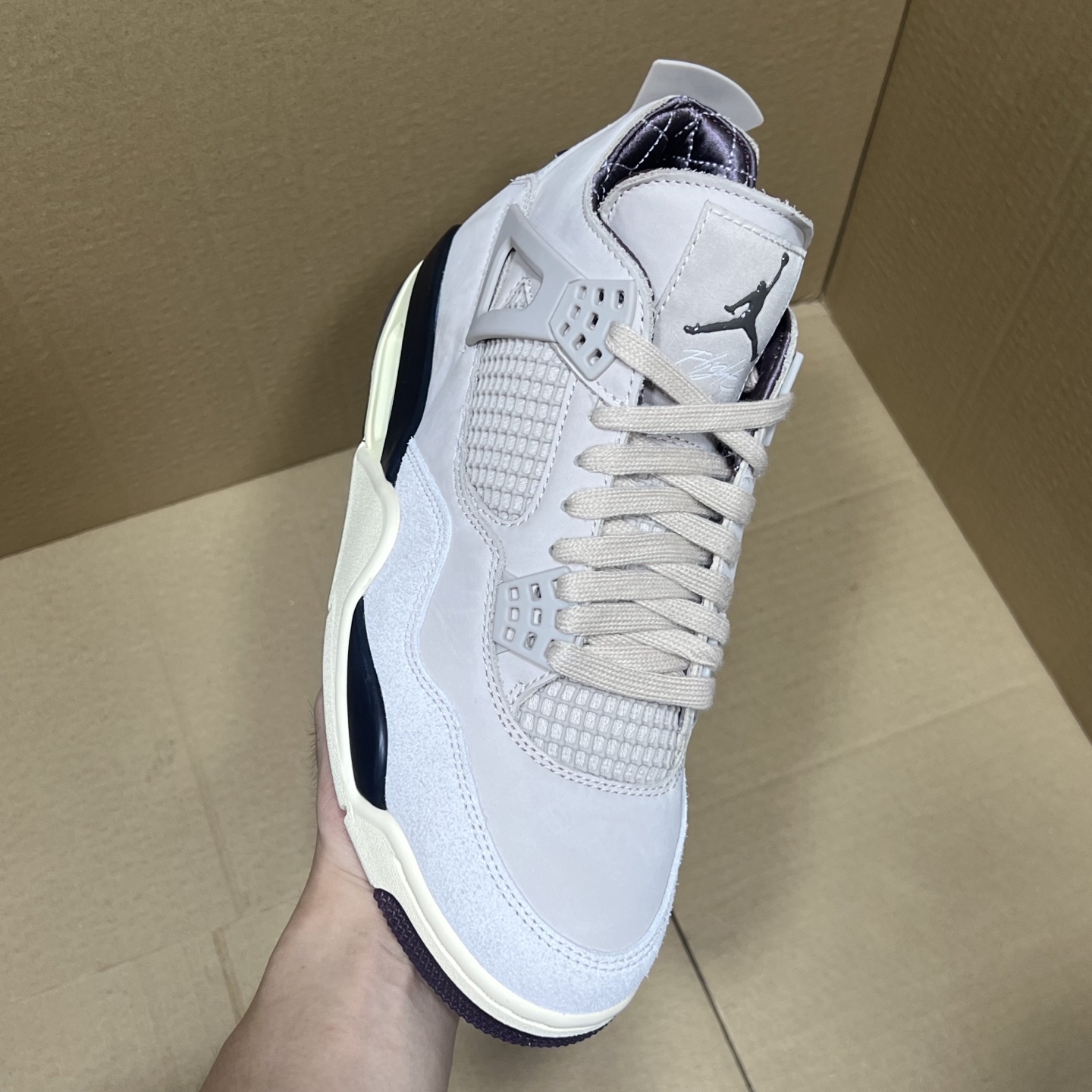 年度重磅福利！R1版AJ4系列特价！市场知名外贸R1版本！早期老的DT，懂的人都懂！品质 口碑一直在线！