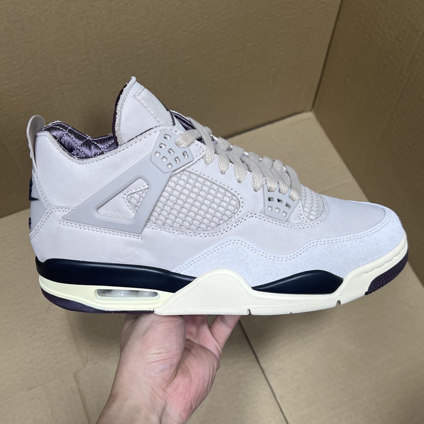 年度重磅福利！R1版AJ4系列特价！市场知名外贸R1版本！早期老的DT，懂的人都懂！品质 口碑一直在线！