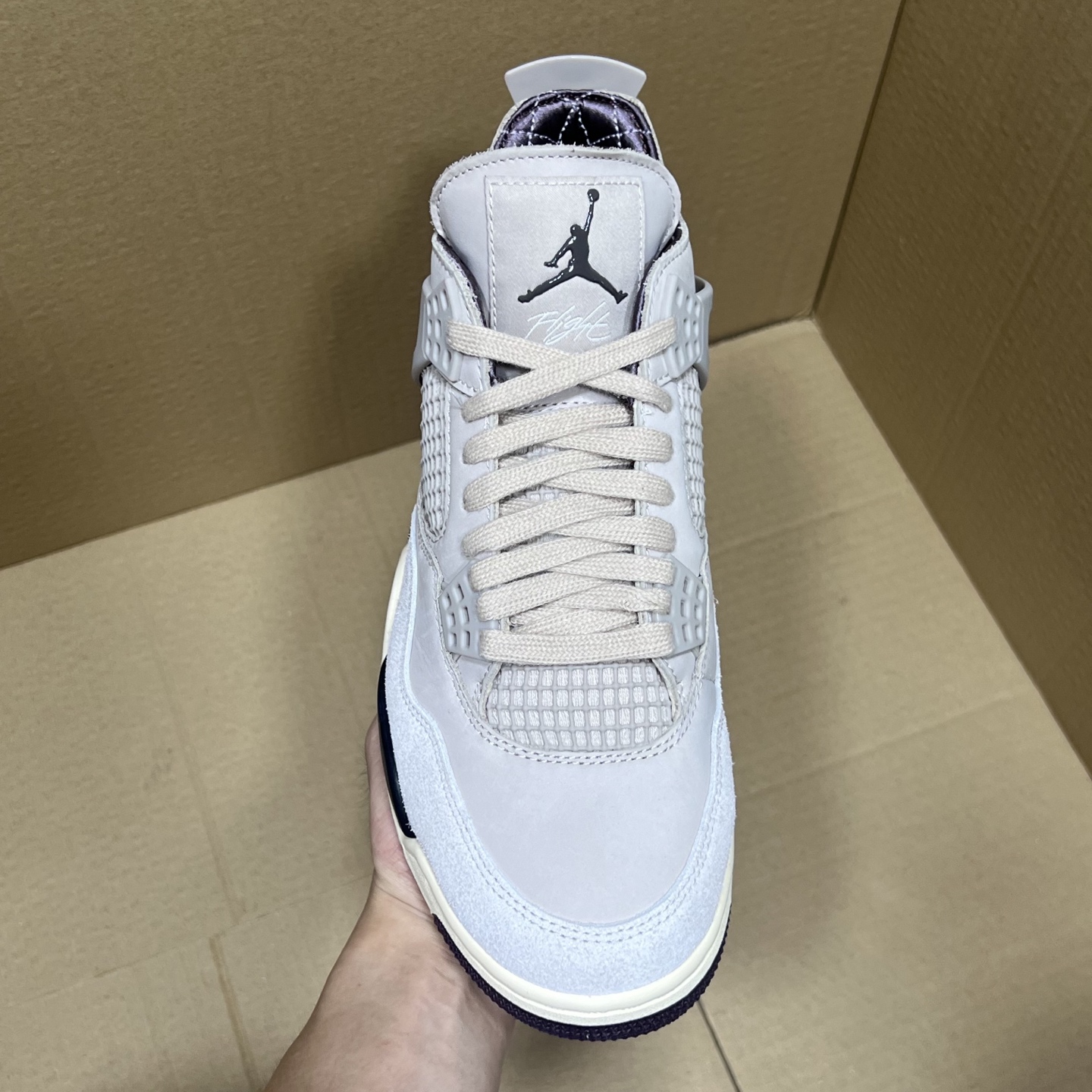 年度重磅福利！R1版AJ4系列特价！市场知名外贸R1版本！早期老的DT，懂的人都懂！品质 口碑一直在线！