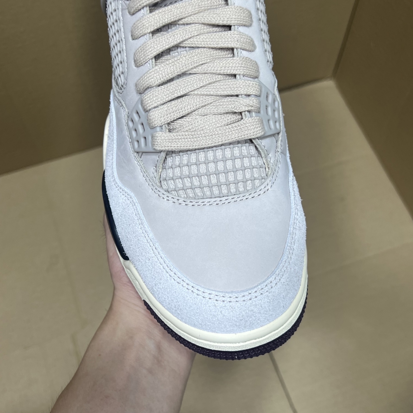 年度重磅福利！R1版AJ4系列特价！市场知名外贸R1版本！早期老的DT，懂的人都懂！品质 口碑一直在线！