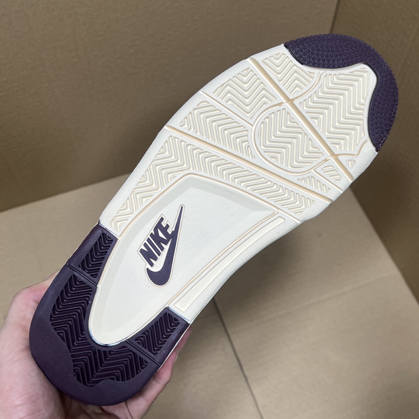 年度重磅福利！R1版AJ4系列特价！市场知名外贸R1版本！早期老的DT，懂的人都懂！品质 口碑一直在线！