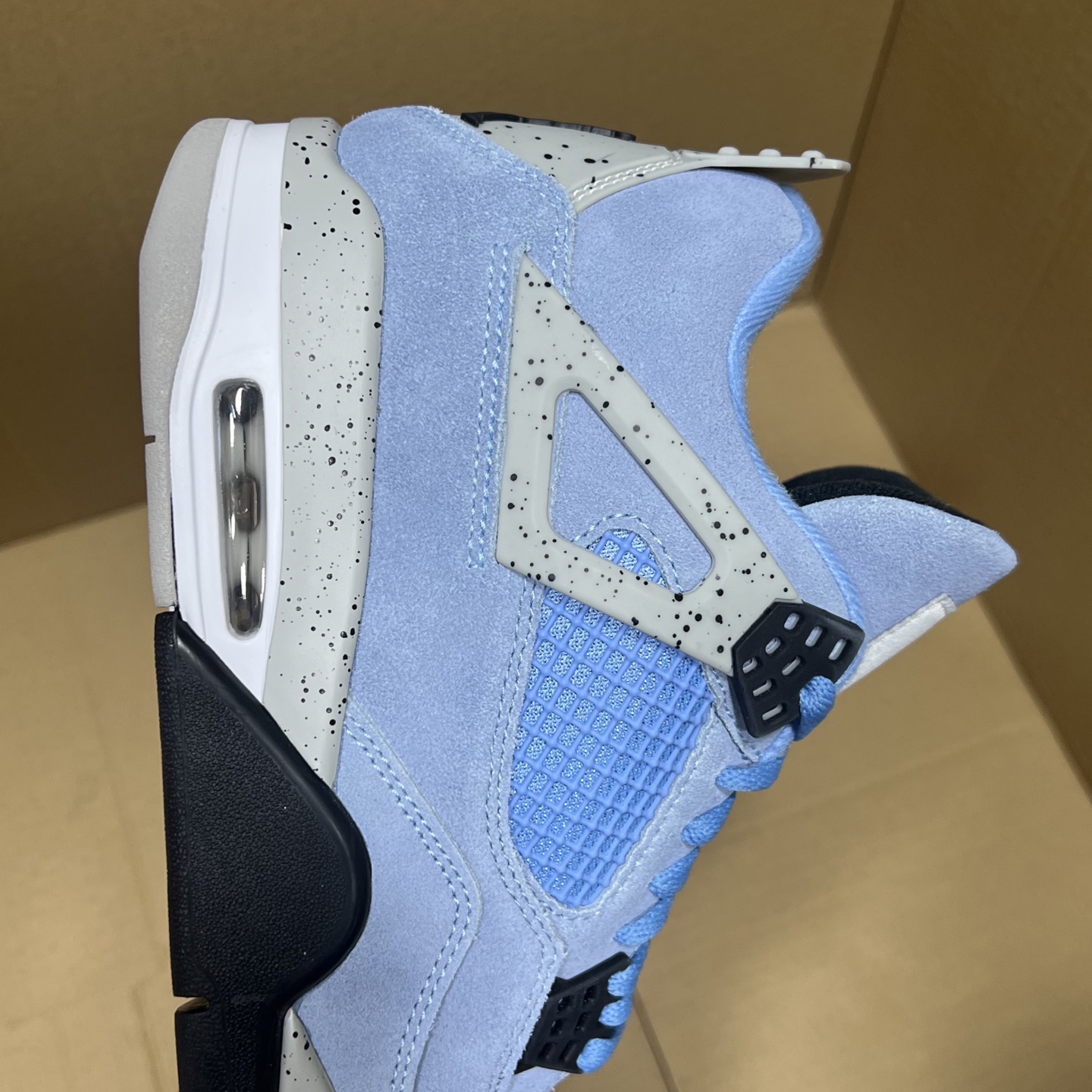 年度重磅福利！R1版AJ4系列特价！市场知名外贸R1版本！早期老的DT，懂的人都懂！品质 口碑一直在线！