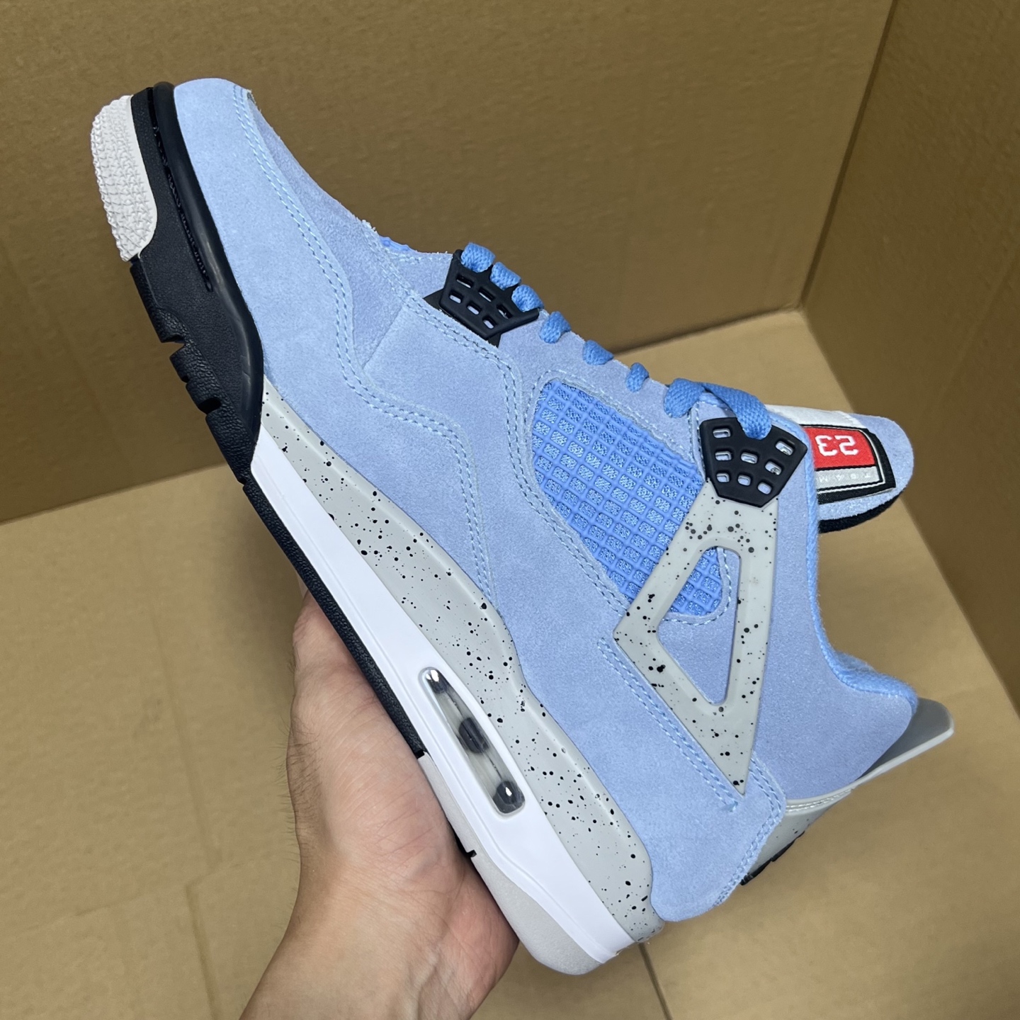 年度重磅福利！R1版AJ4系列特价！市场知名外贸R1版本！早期老的DT，懂的人都懂！品质 口碑一直在线！