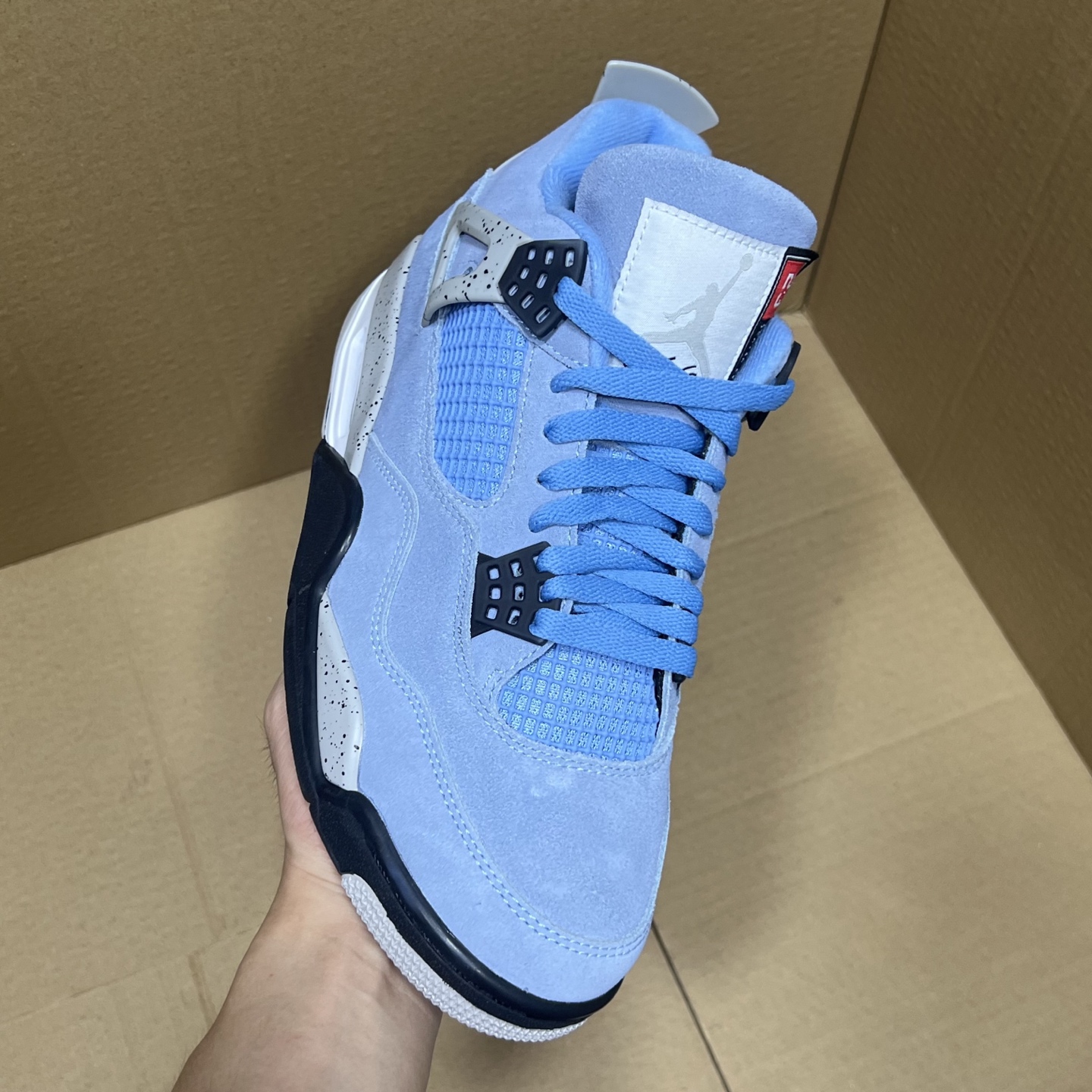 年度重磅福利！R1版AJ4系列特价！市场知名外贸R1版本！早期老的DT，懂的人都懂！品质 口碑一直在线！