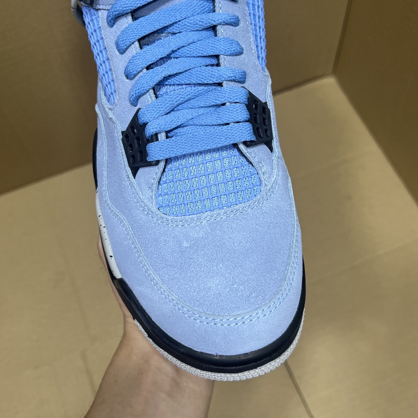 年度重磅福利！R1版AJ4系列特价！市场知名外贸R1版本！早期老的DT，懂的人都懂！品质 口碑一直在线！