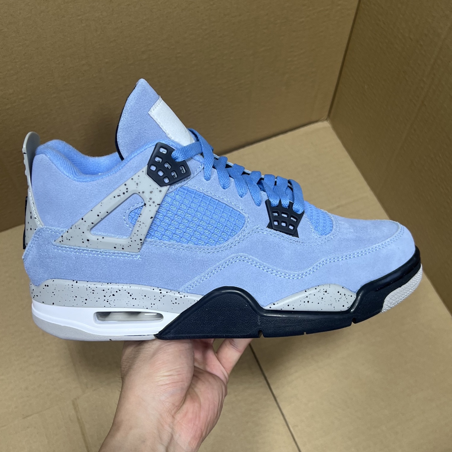 年度重磅福利！R1版AJ4系列特价！市场知名外贸R1版本！早期老的DT，懂的人都懂！品质 口碑一直在线！