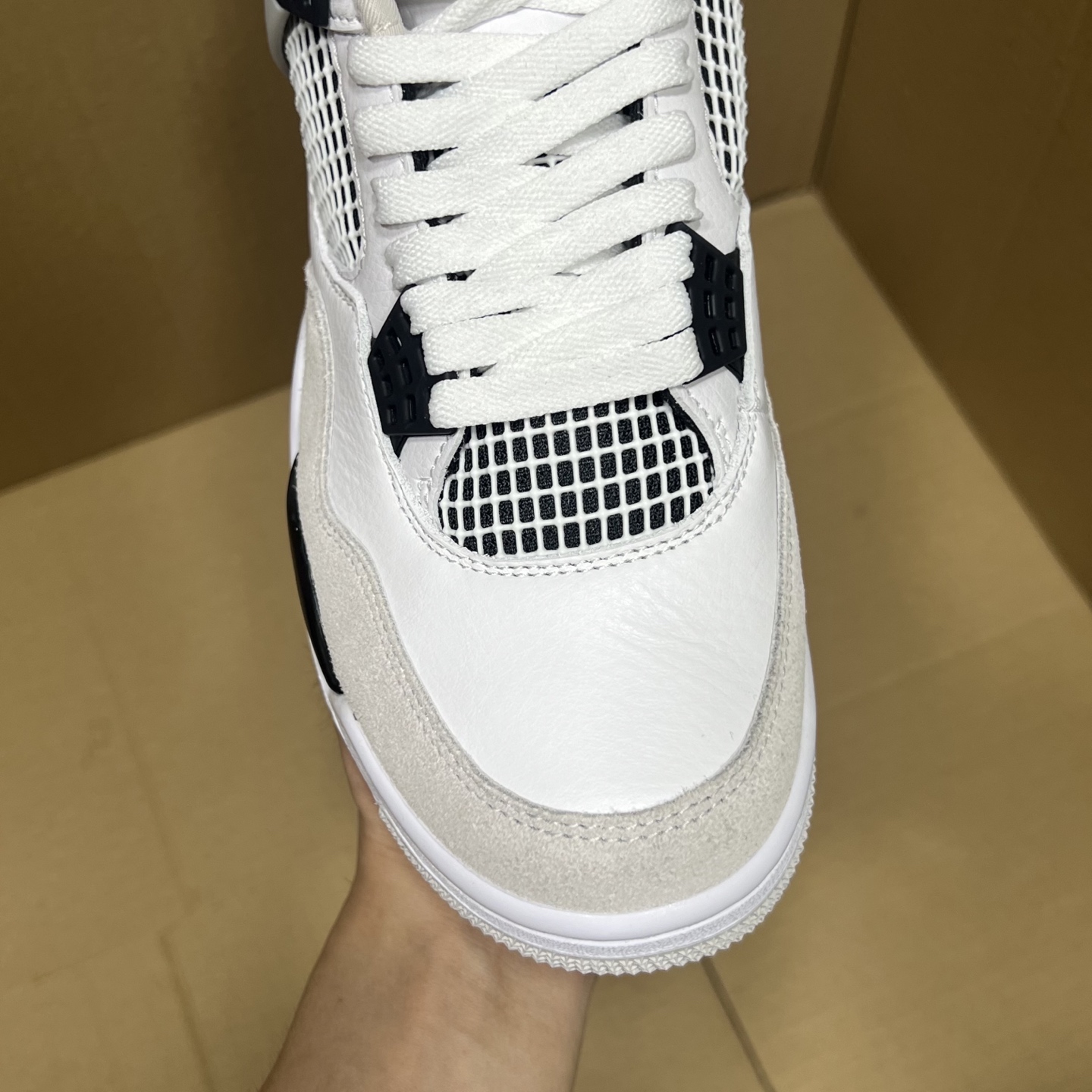 年度重磅福利！R1版AJ4系列特价！市场知名外贸R1版本！早期老的DT，懂的人都懂！品质 口碑一直在线！