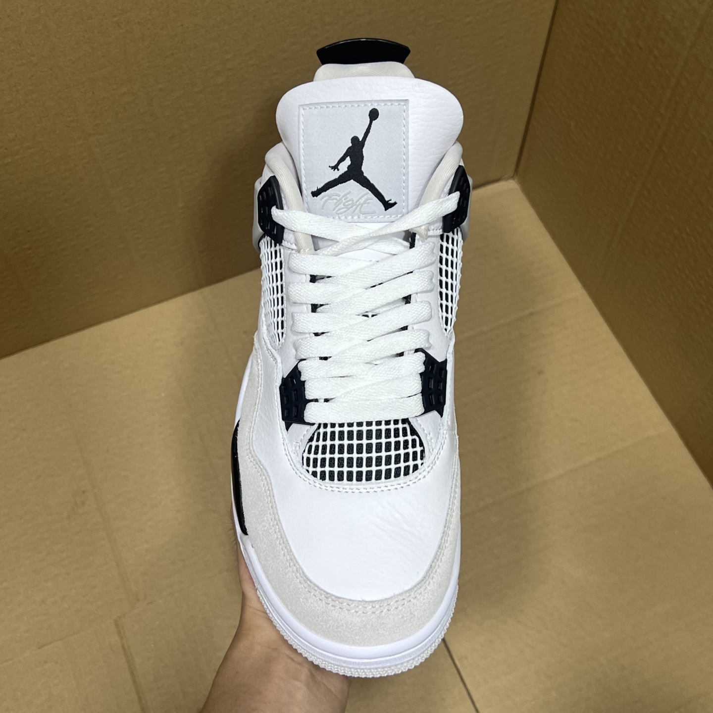 年度重磅福利！R1版AJ4系列特价！市场知名外贸R1版本！早期老的DT，懂的人都懂！品质 口碑一直在线！