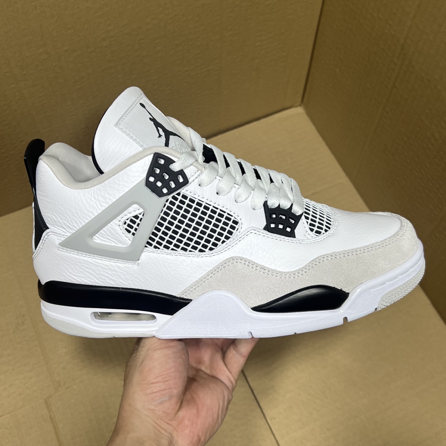 年度重磅福利！R1版AJ4系列特价！市场知名外贸R1版本！早期老的DT，懂的人都懂！品质 口碑一直在线！