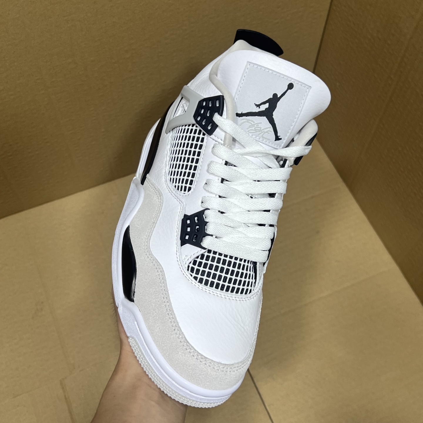 年度重磅福利！R1版AJ4系列特价！市场知名外贸R1版本！早期老的DT，懂的人都懂！品质 口碑一直在线！