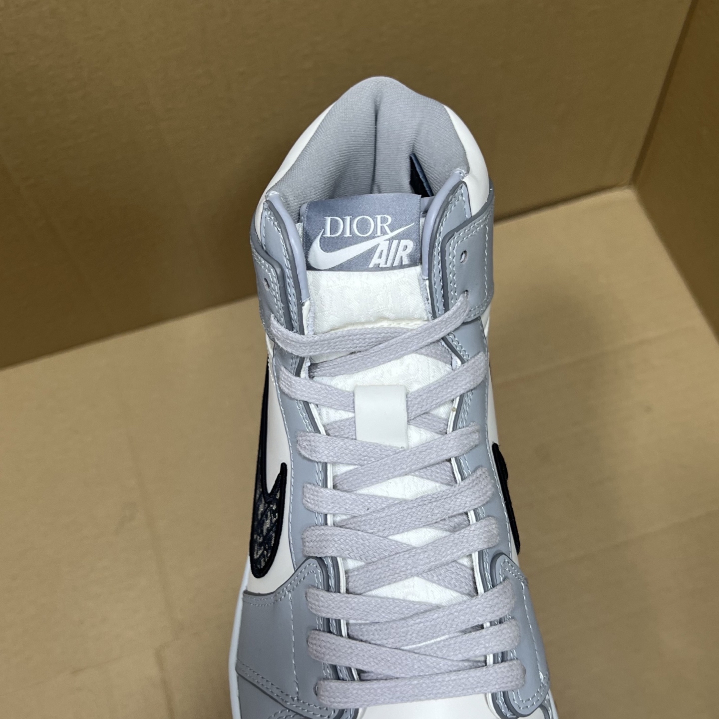 年度重磅福利！R1版AJ1大迪奥高帮特价！市场知名外贸R1版本！早期老的DT，懂的人都懂！品质 口碑一直