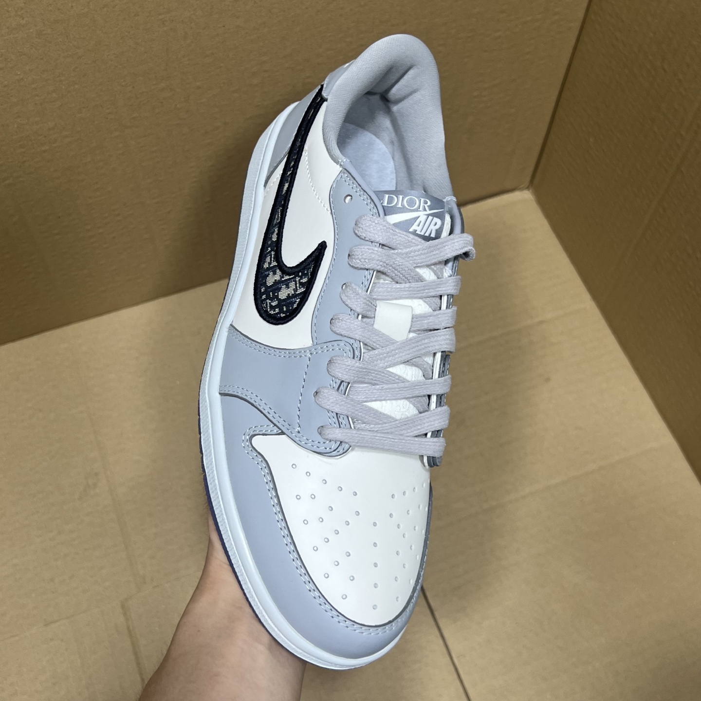 年度重磅福利！R1版AJ1大迪奥低帮特价！市场知名外贸R1版本！早期老的DT，懂的人都懂！品质 口碑一直