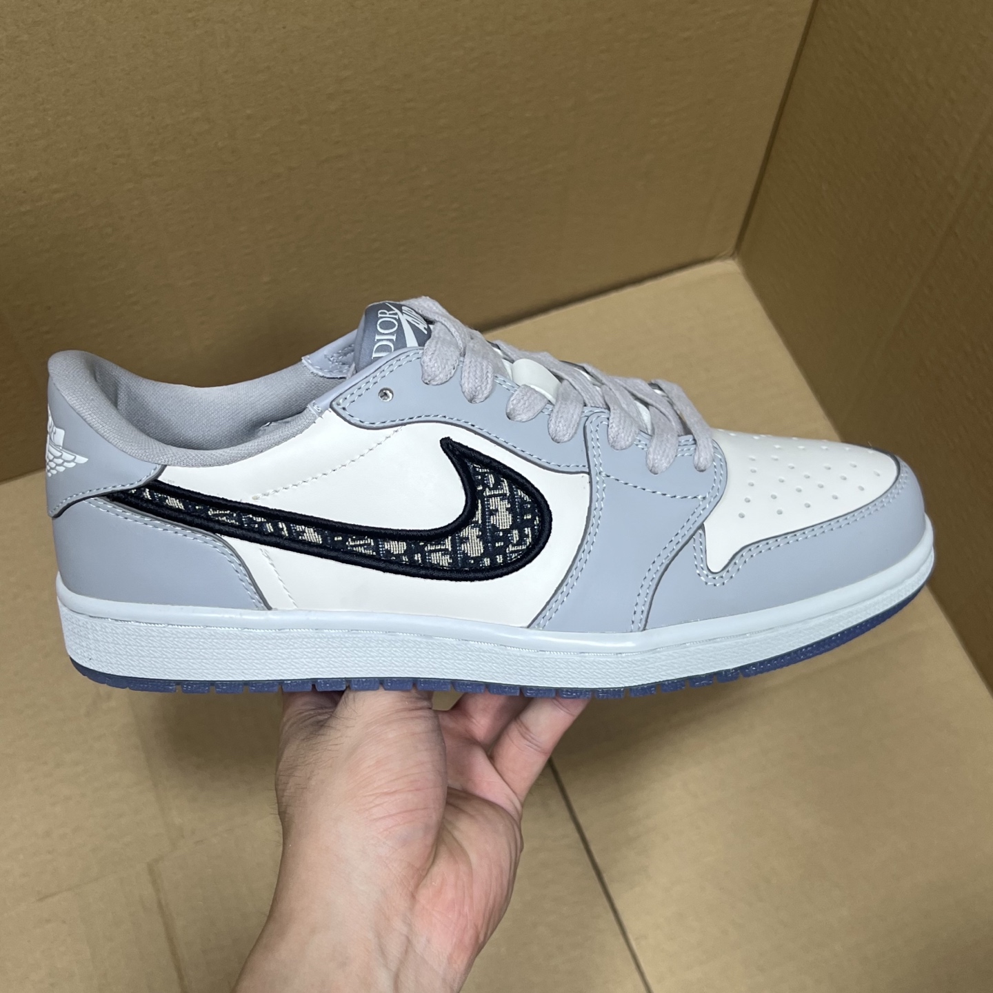 年度重磅福利！R1版AJ1大迪奥低帮特价！市场知名外贸R1版本！早期老的DT，懂的人都懂！品质 口碑一直