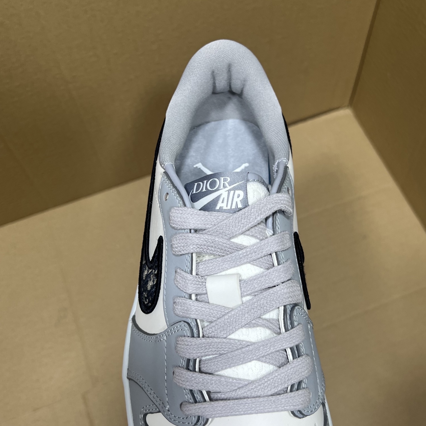 年度重磅福利！R1版AJ1大迪奥低帮特价！市场知名外贸R1版本！早期老的DT，懂的人都懂！品质 口碑一直