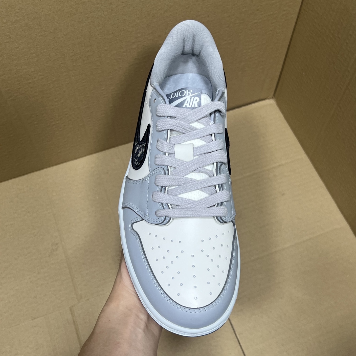 年度重磅福利！R1版AJ1大迪奥低帮特价！市场知名外贸R1版本！早期老的DT，懂的人都懂！品质 口碑一直