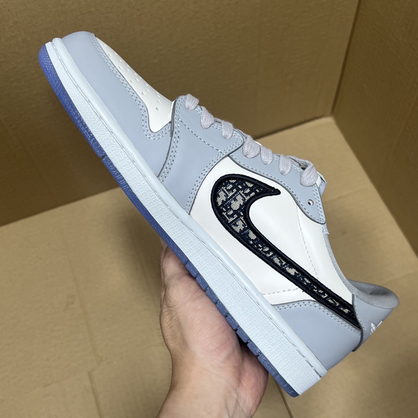 年度重磅福利！R1版AJ1大迪奥低帮特价！市场知名外贸R1版本！早期老的DT，懂的人都懂！品质 口碑一直