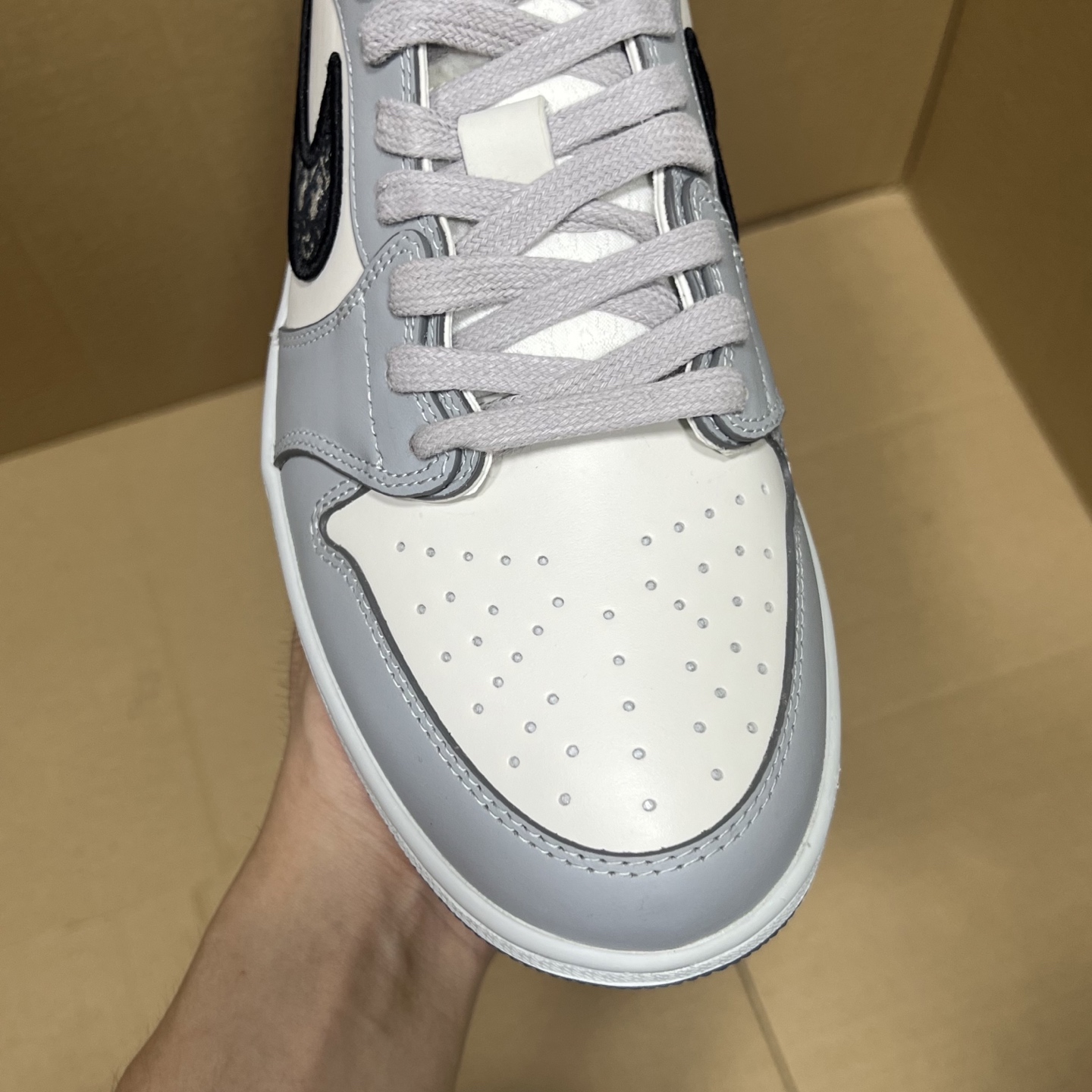 年度重磅福利！R1版AJ1大迪奥低帮特价！市场知名外贸R1版本！早期老的DT，懂的人都懂！品质 口碑一直