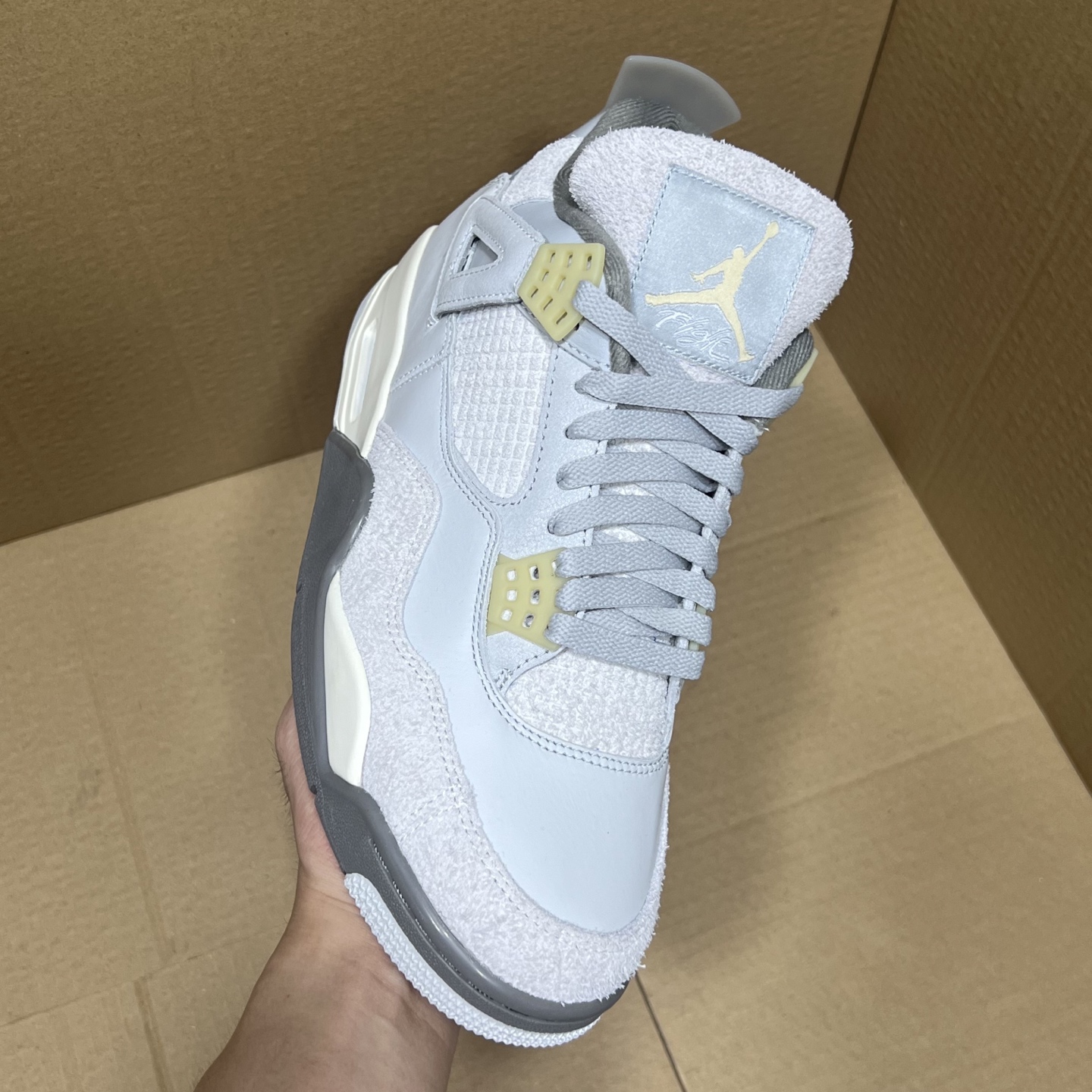 年度重磅福利！R1版AJ4系列特价！市场知名外贸R1版本！早期老的DT，懂的人都懂！品质 口碑一直在线！