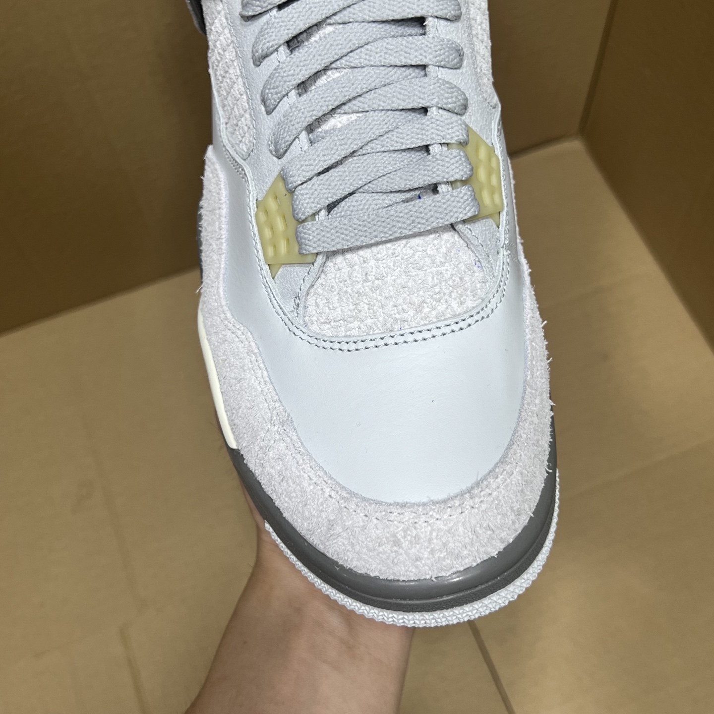 年度重磅福利！R1版AJ4系列特价！市场知名外贸R1版本！早期老的DT，懂的人都懂！品质 口碑一直在线！