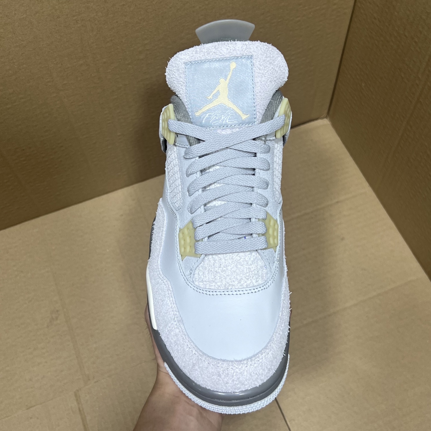 年度重磅福利！R1版AJ4系列特价！市场知名外贸R1版本！早期老的DT，懂的人都懂！品质 口碑一直在线！